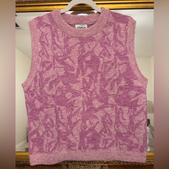 FRNCH Sweaters - FRNCH Pink Floral Knit Soft Comfy Wool Blend Sleeveless Sweater Vest Large